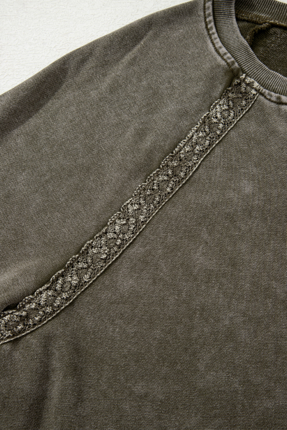 Prairie Lace Washed Sweatshirt – Soft Olive