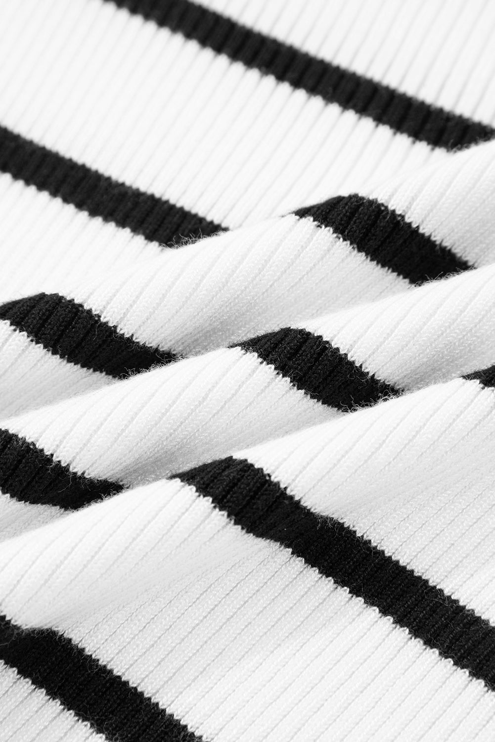 Scallop Sweetheart Ribbed Stripe Top – Black & White