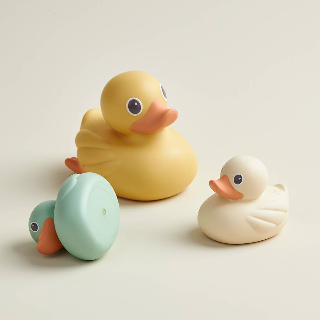 Itzy Ritzy - Itzy Ducky Family™ - Bath + Water Table Toys